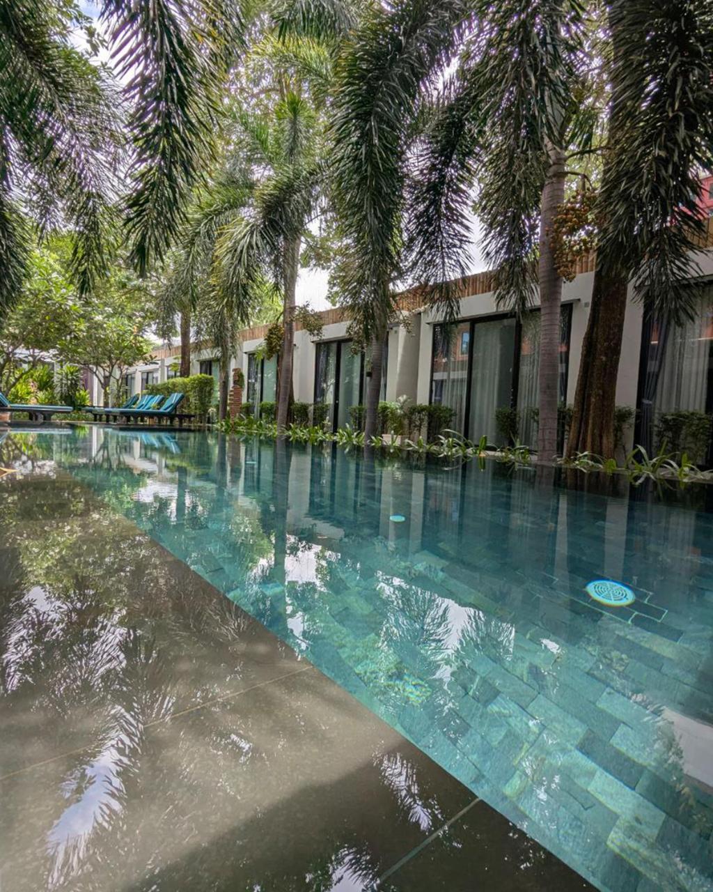 Tunnel Urban Retreat Hotel Siem Reap Bagian luar foto