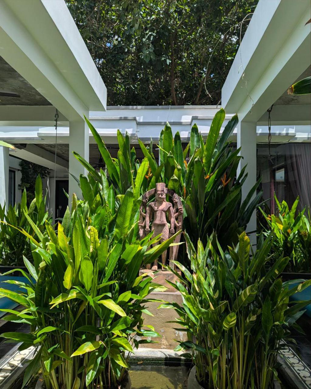 Tunnel Urban Retreat Hotel Siem Reap Bagian luar foto