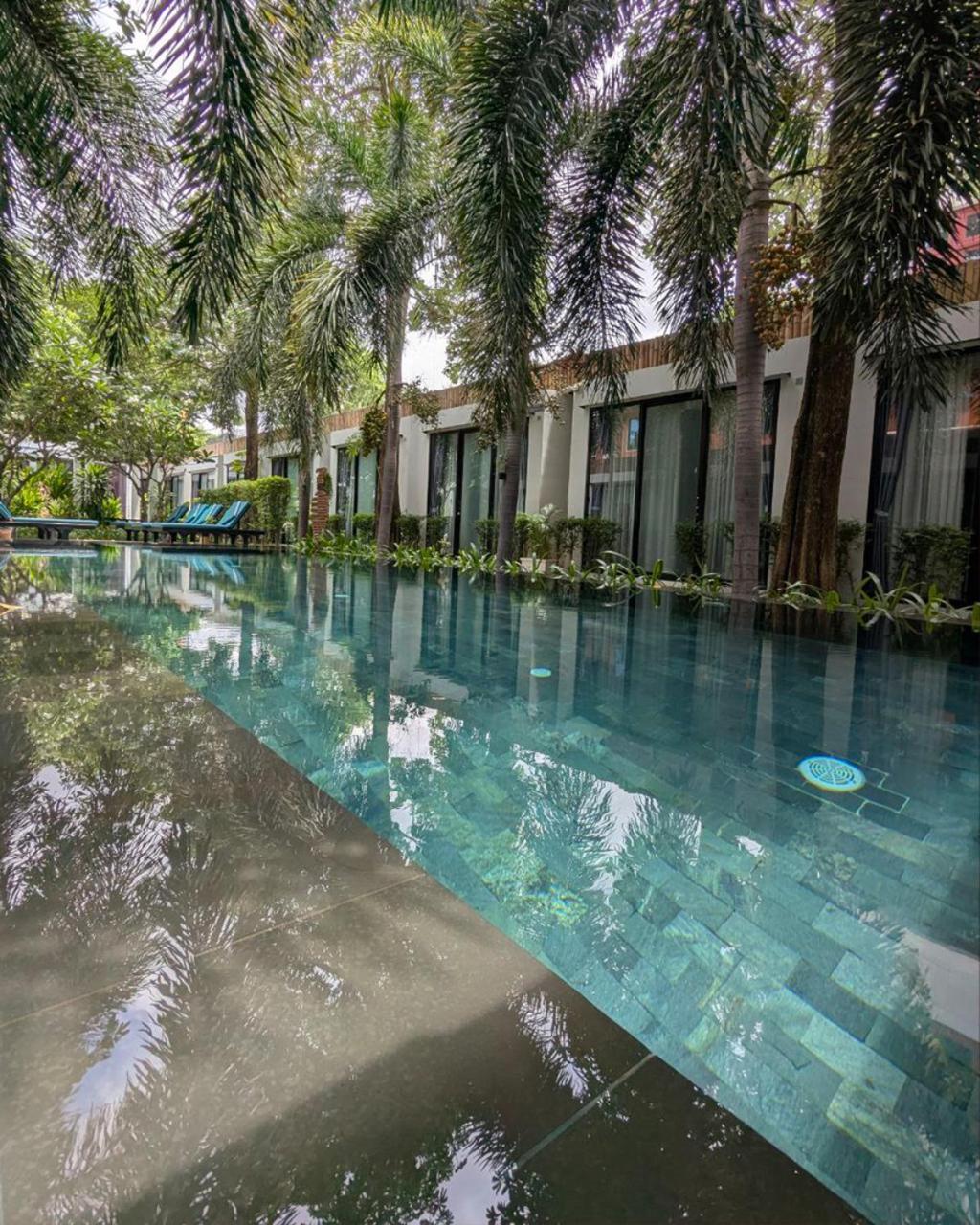 Tunnel Urban Retreat Hotel Siem Reap Bagian luar foto